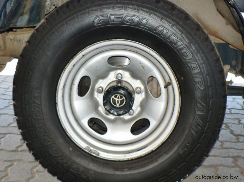 2001 Toyota Land Cruiser pictures