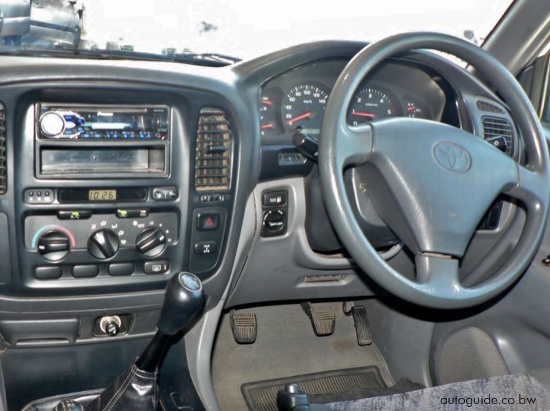 2001 Toyota Land Cruiser pictures