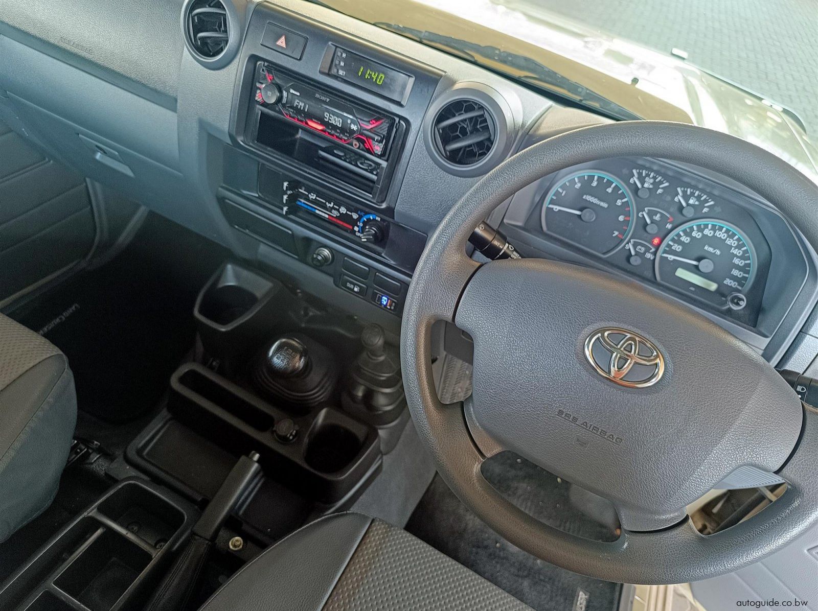2022 Toyota Land Cruiser 4.0 V6 pictures