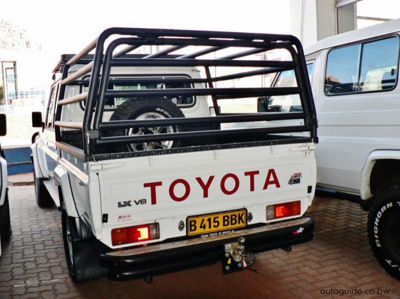 2015 Toyota Land Cruiser  V8 pictures