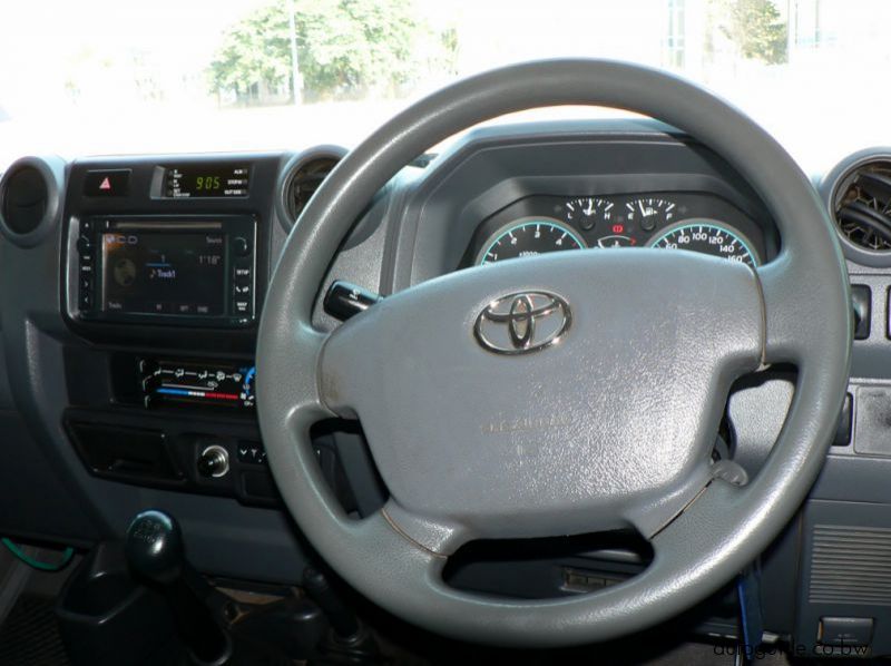 2015 Toyota Land Cruiser  V8 pictures