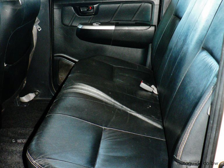 2015 Toyota Hilux Legend 45 pictures