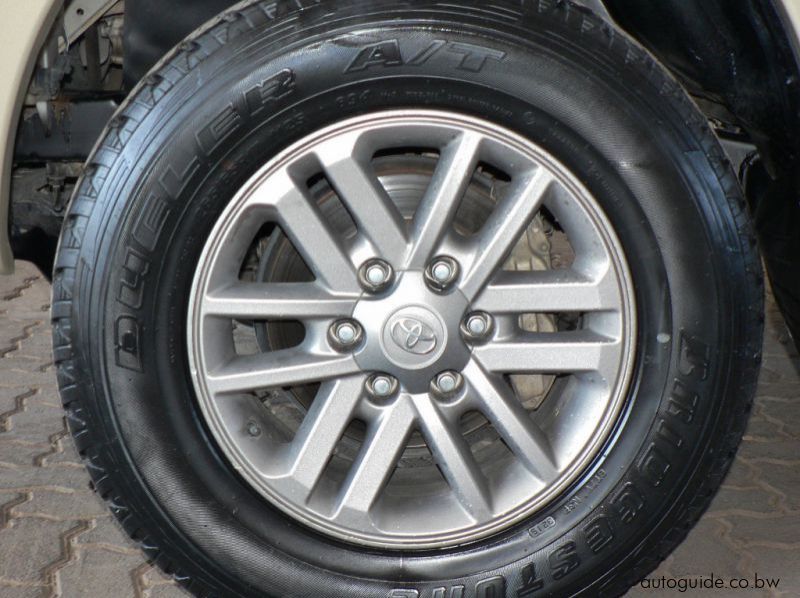 2015 Toyota Hilux Legend 45 pictures