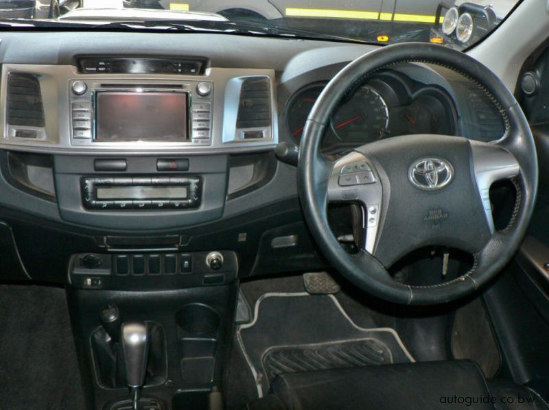 2015 Toyota Hilux Legend 45 pictures