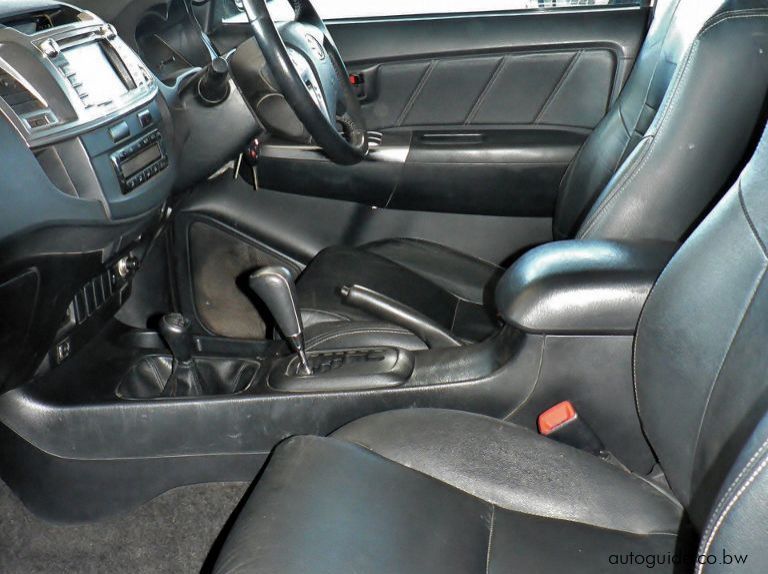 2015 Toyota Hilux Legend 45 pictures