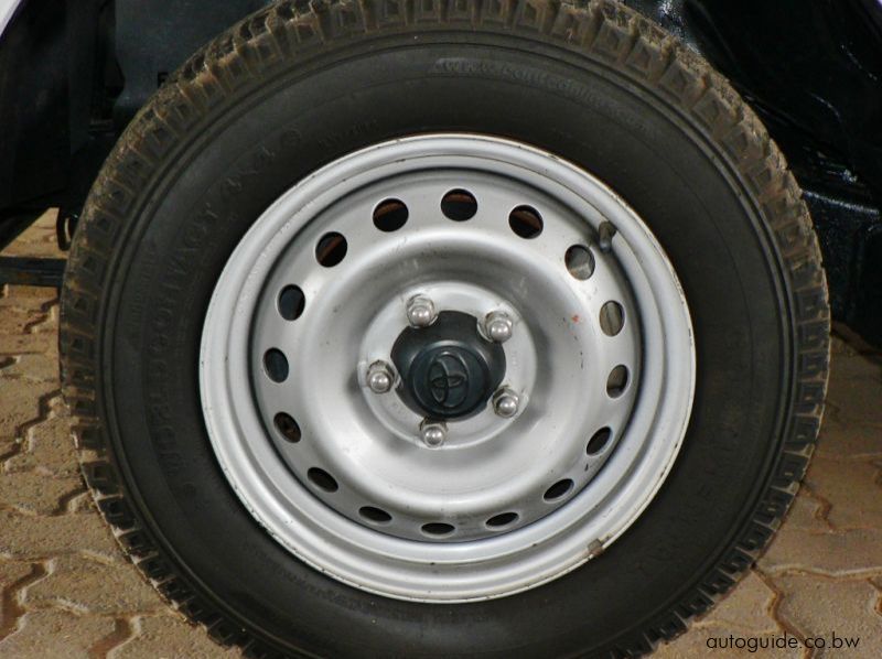 2016 Toyota Hilux pictures