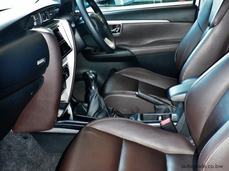 2016 Toyota Fortuner GD6 pictures