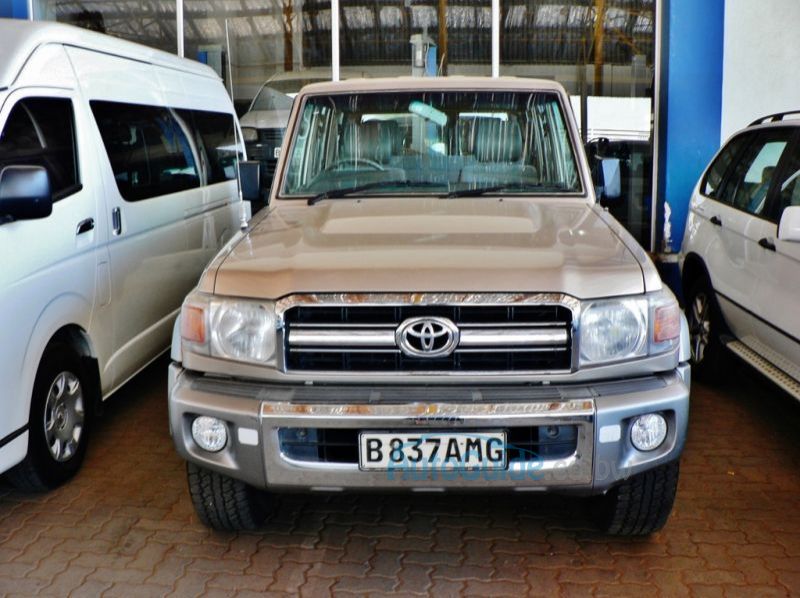 2007 Toyota Land Cruiser pictures
