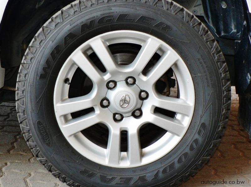 2012 Toyota Prado VX pictures