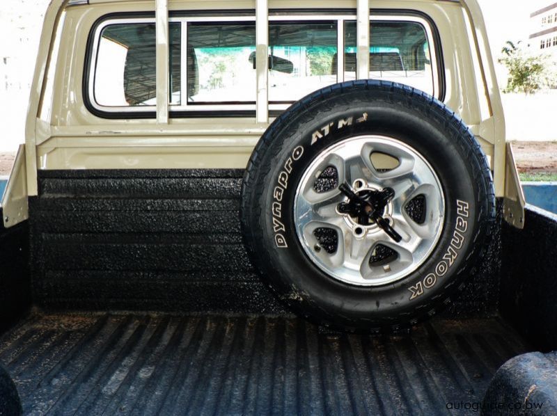 2018 Toyota Land Cruiser pictures