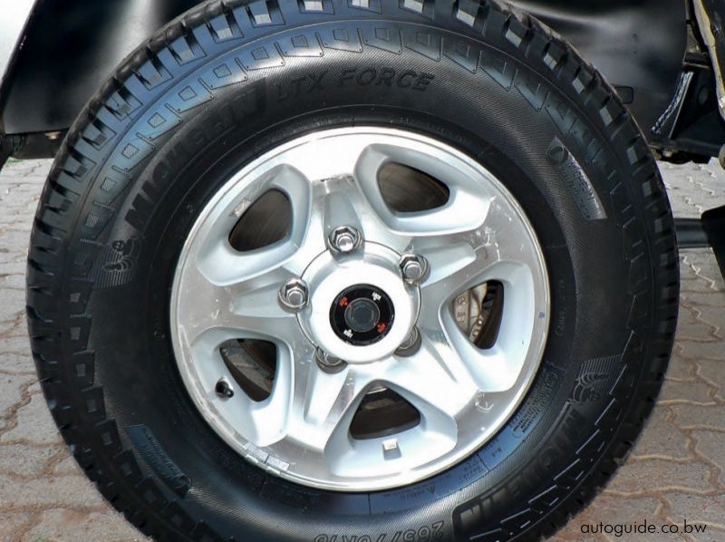 2018 Toyota Land Cruiser pictures