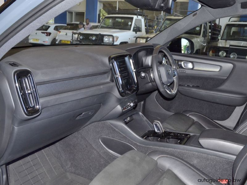 2020 Volvo XC40 D4 pictures