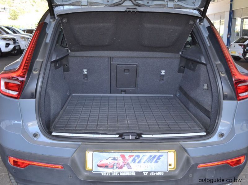 2020 Volvo XC40 D4 pictures