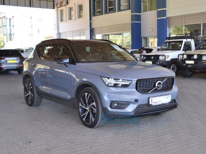 2020 Volvo XC40 D4 pictures