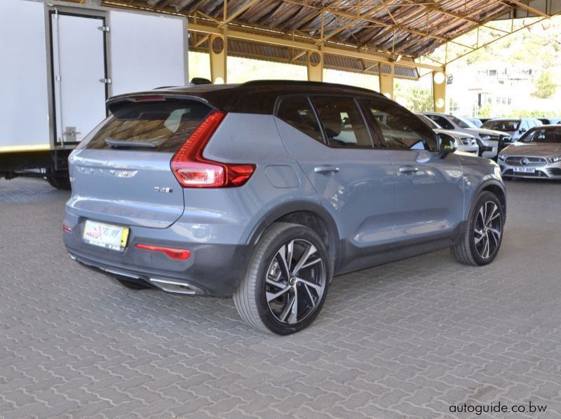 2020 Volvo XC40 D4 pictures