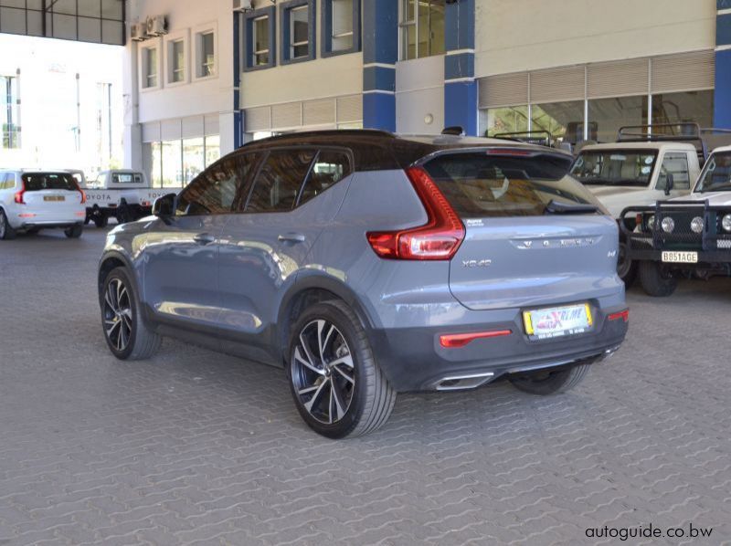 2020 Volvo XC40 D4 pictures