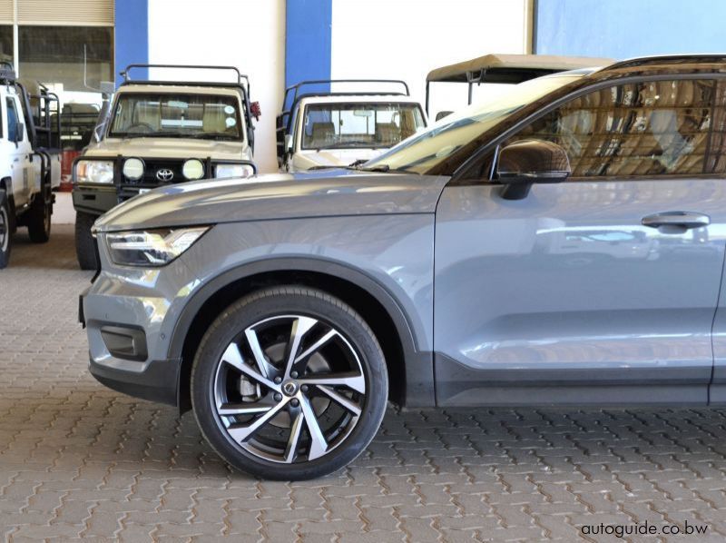 2020 Volvo XC40 D4 pictures