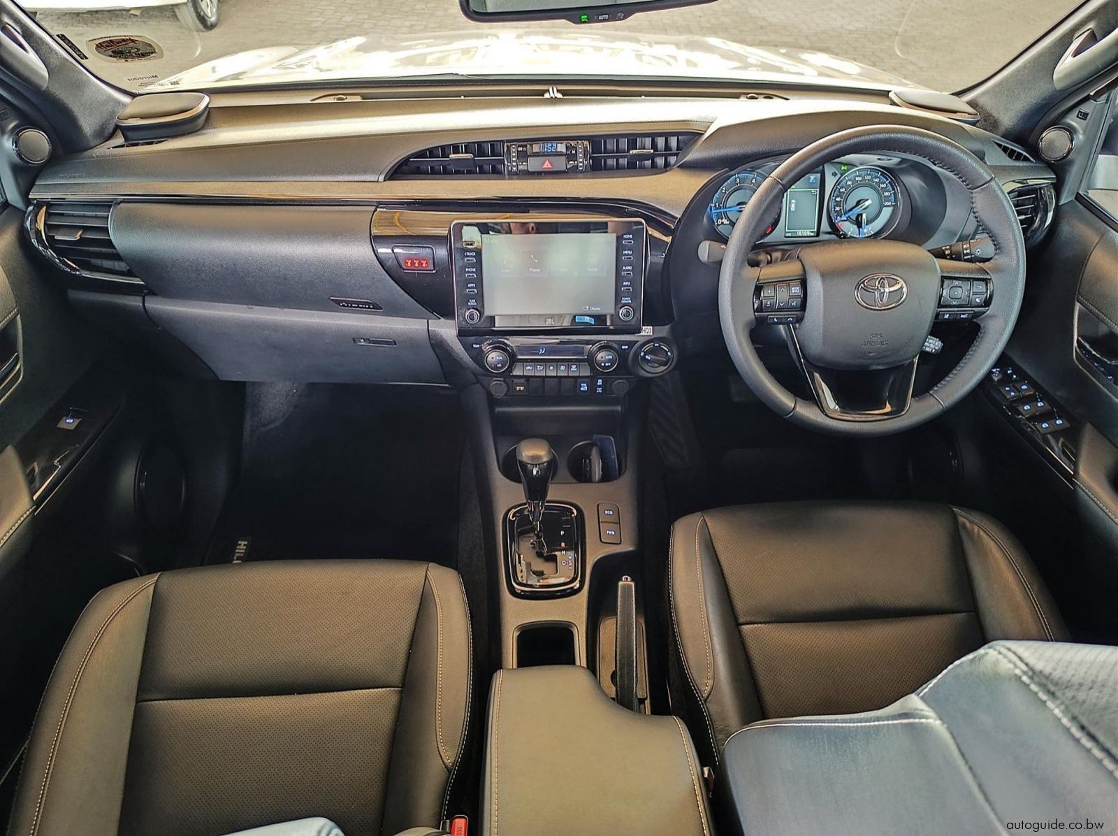 2025 Toyota Hilux Legend 2.8 GD-6 4x4 A/T pictures
