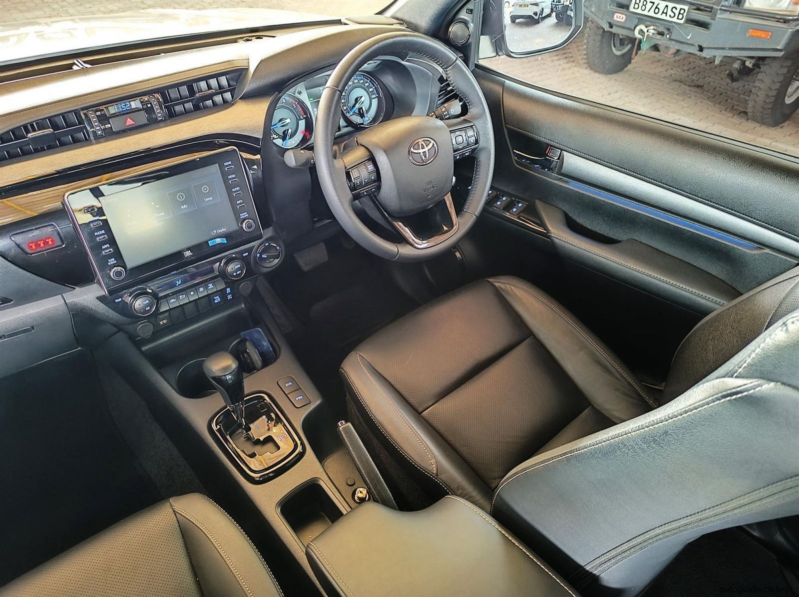 2025 Toyota Hilux Legend 2.8 GD-6 4x4 A/T pictures