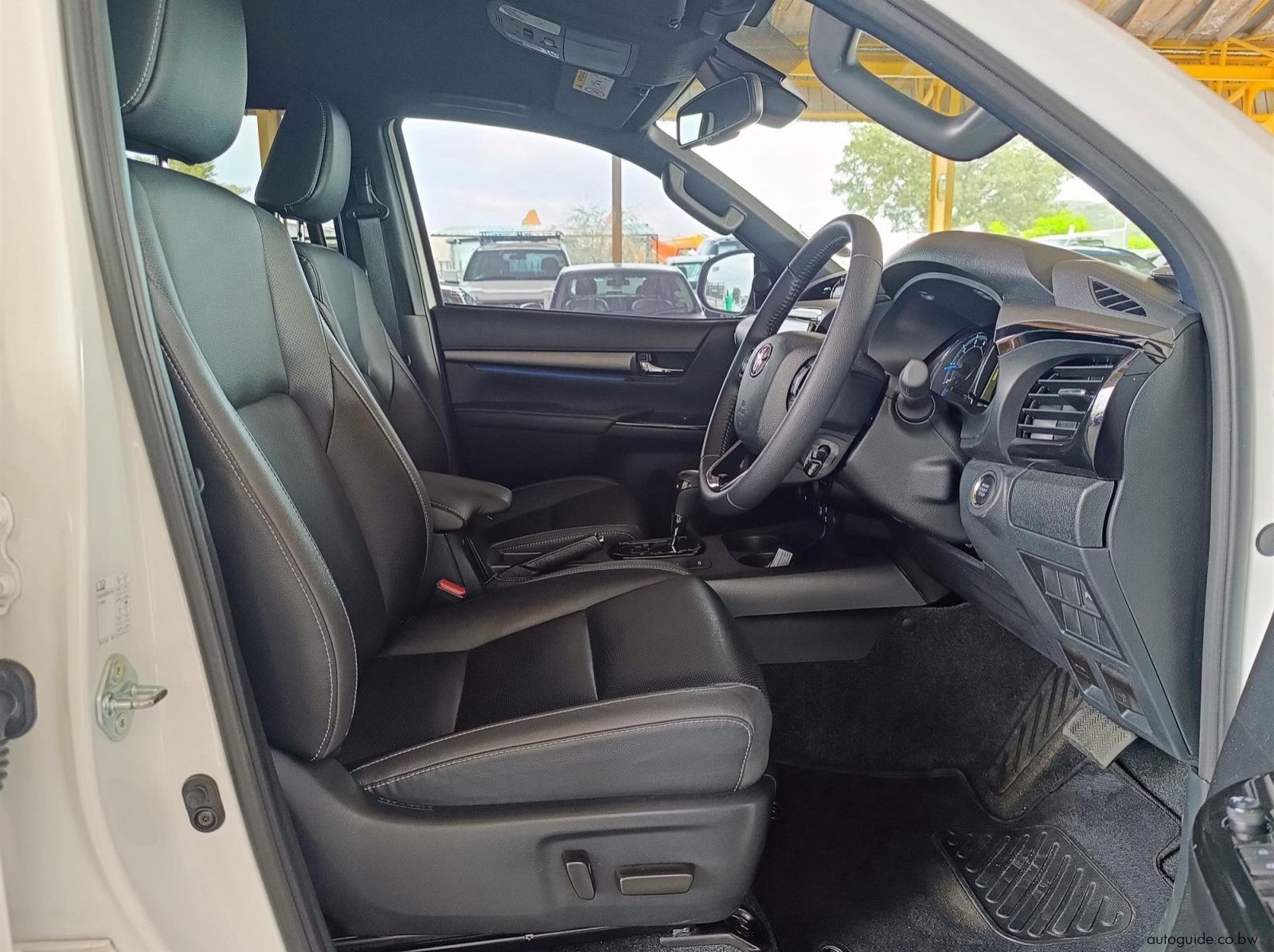 2025 Toyota Hilux Legend 2.8 GD-6 4x4 A/T pictures
