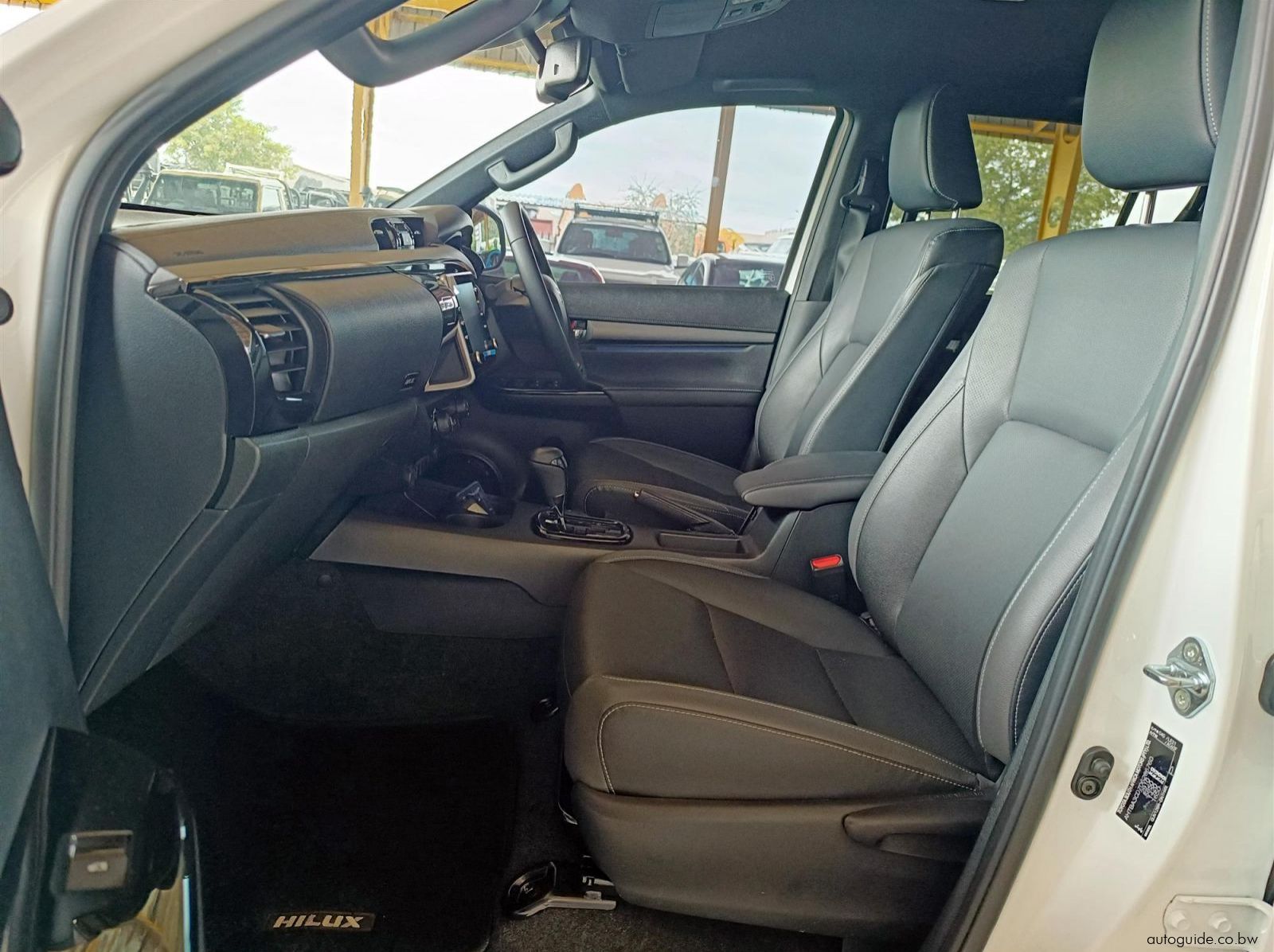 2025 Toyota Hilux Legend 2.8 GD-6 4x4 A/T pictures