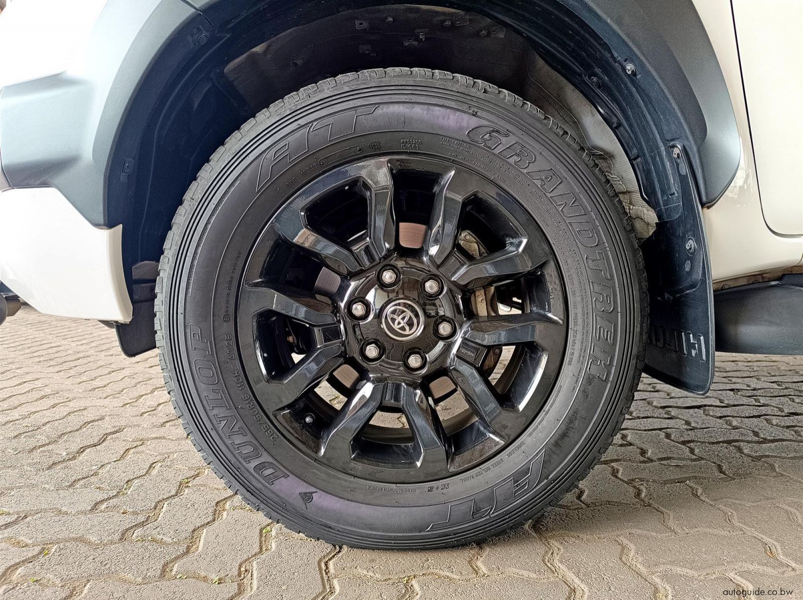2025 Toyota Hilux Legend 2.8 GD-6 4x4 A/T pictures