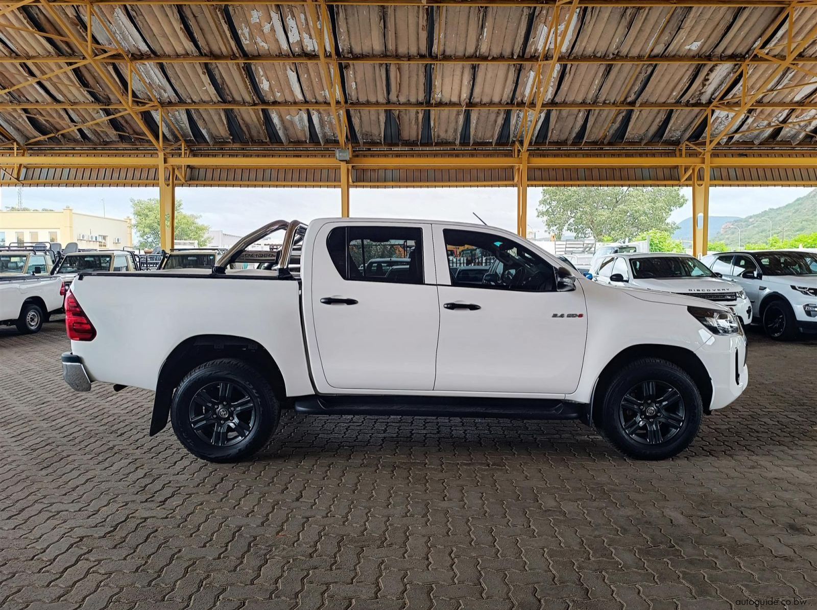 2022 Toyota Hilux Raider 2.4L GD-6 pictures
