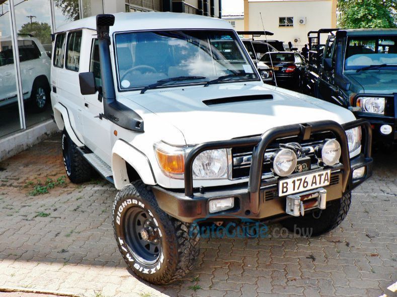 2008 Toyota Land Cruiser Trooper V8 pictures