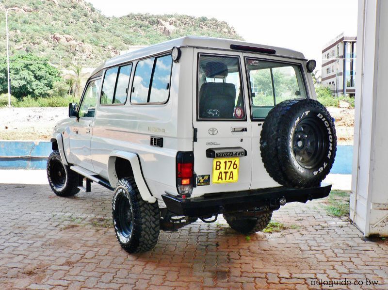 2008 Toyota Land Cruiser Trooper V8 pictures