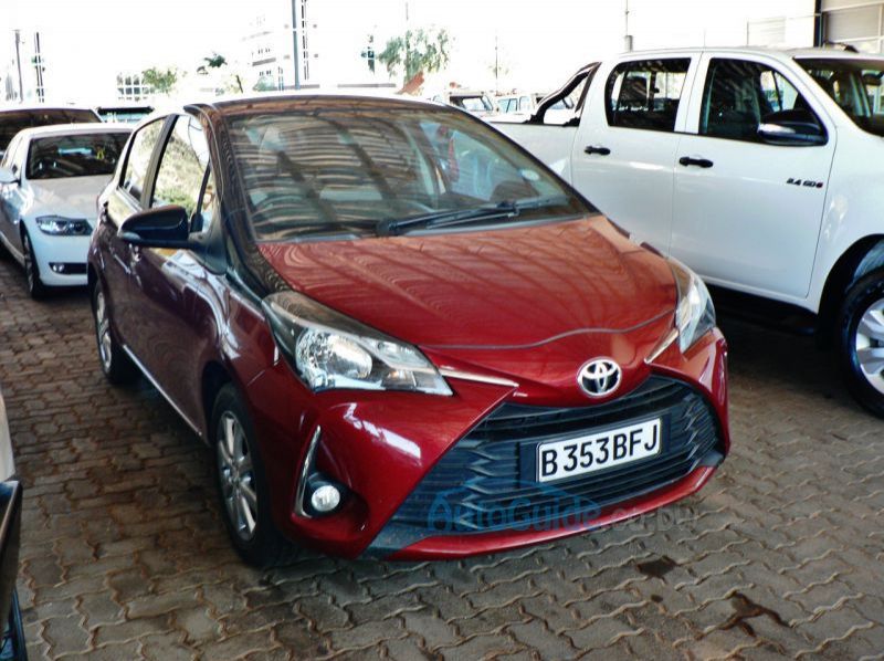 2017 Toyota Yaris pictures