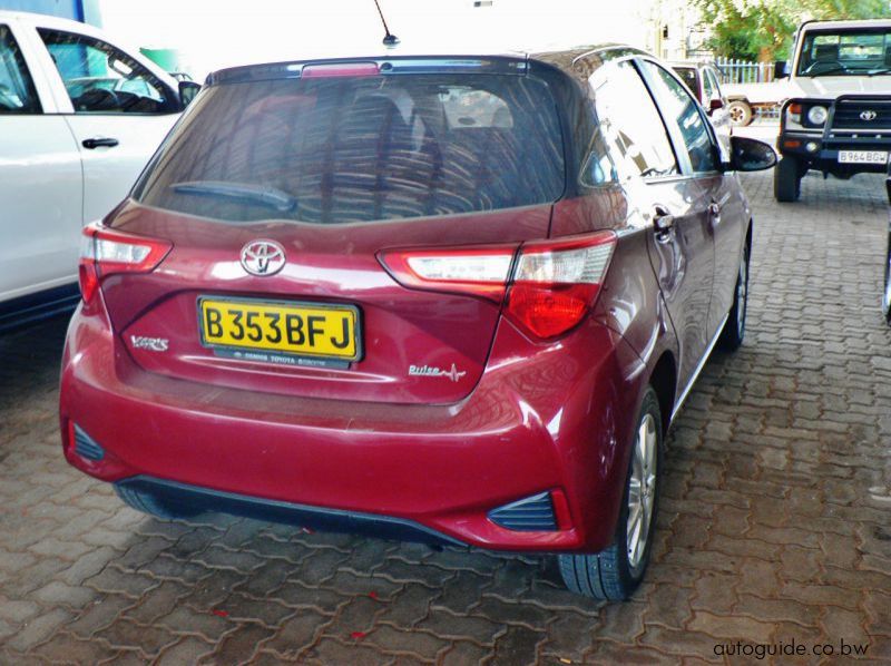 2017 Toyota Yaris pictures