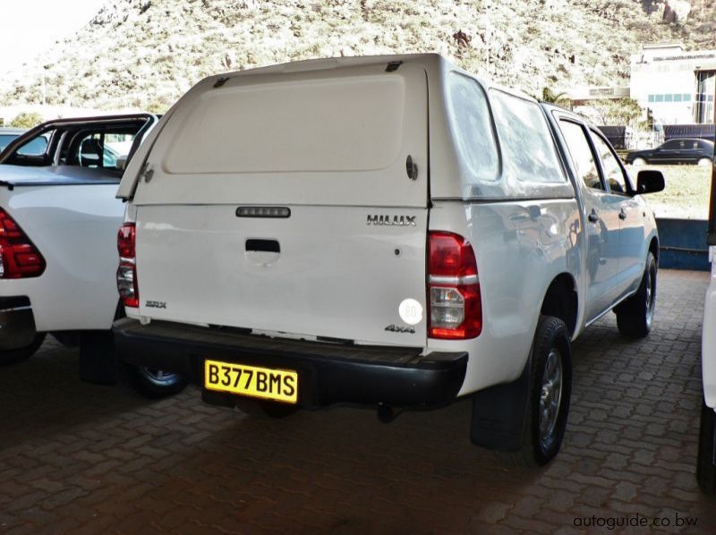 2014 Toyota Hilux pictures