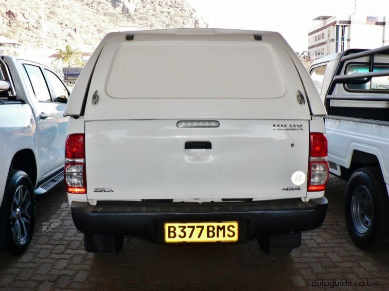 2014 Toyota Hilux pictures