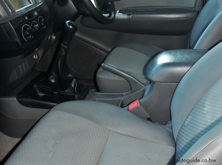 2014 Toyota Hilux pictures