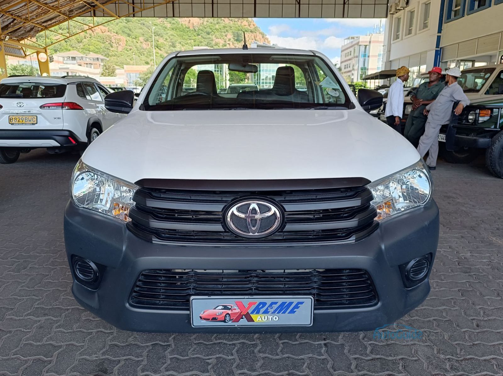 2025 Toyota Hilux 2.4L pictures