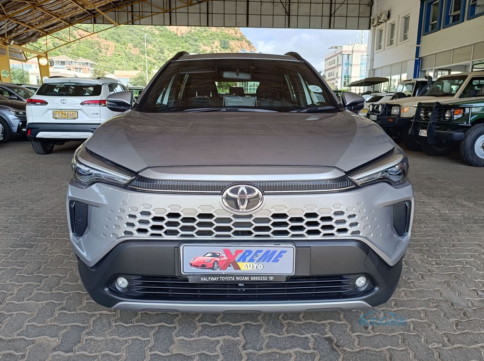 2025 Toyota Corolla Cross XS pictures