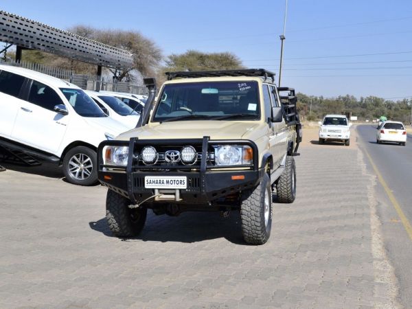 2012 Toyota Land Cruiser V6 photo