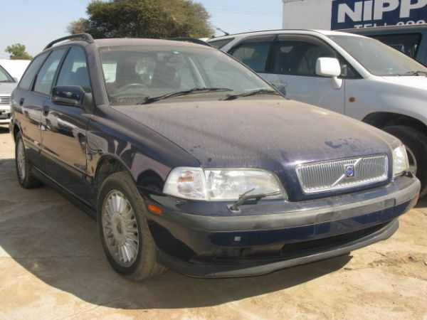 1999 Volvo v40 photo