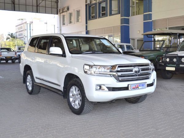 2016 Toyota Land Cruiser 200 Series VX V8 photo