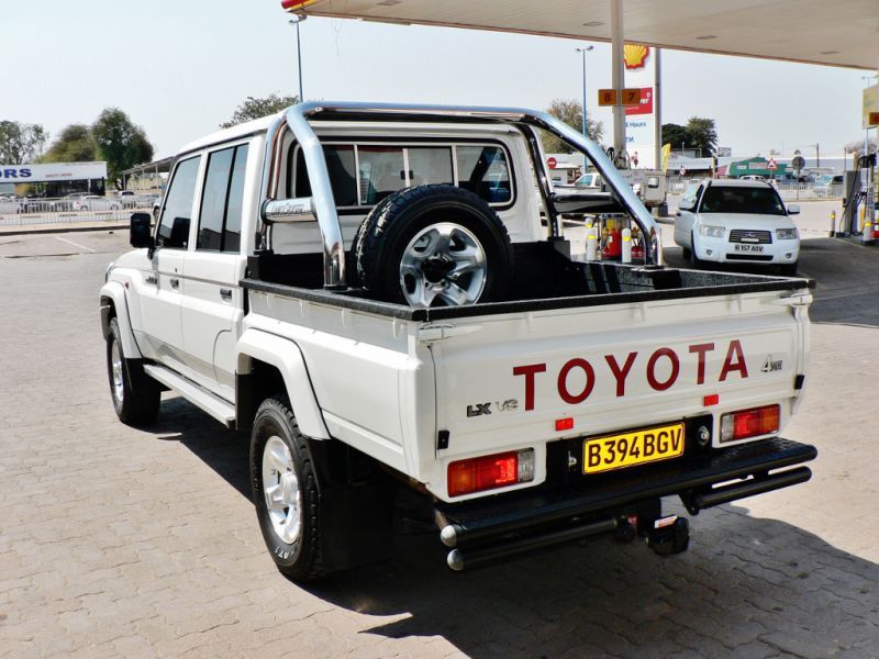 2018 Toyota Land Cruiser LX V8 for sale 39 000 Km Manual
