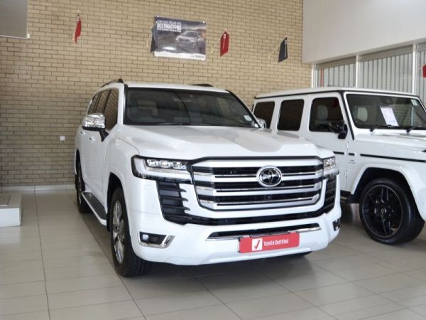 2023 Toyota Land Cruiser 300 Series 3.3TD V6 ZX photo