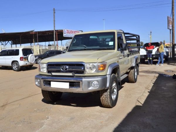 2015 Toyota Land Cruiser V6 photo
