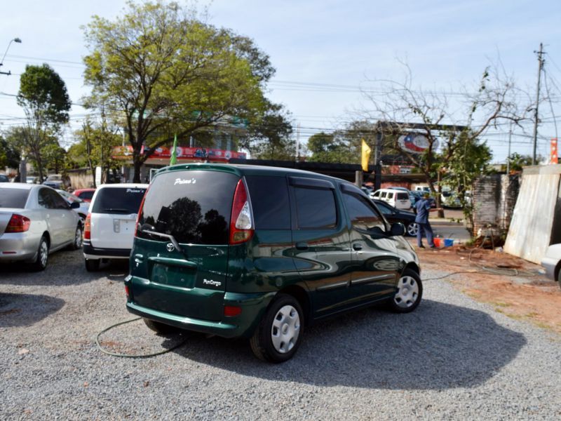 Toyota funcargo 2002
