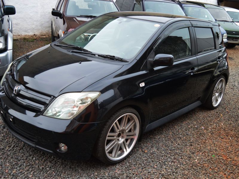 Toyota ist 2004