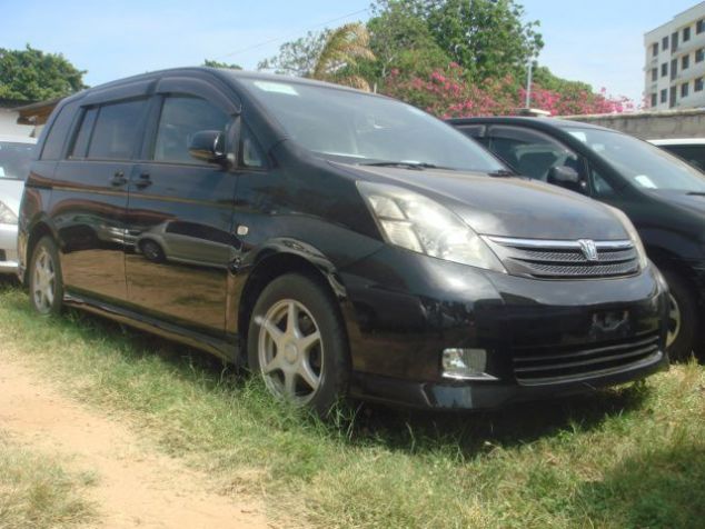 Toyota isis 2005