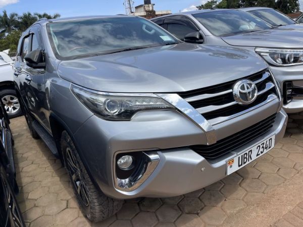 2018 Toyota fortuner photo
