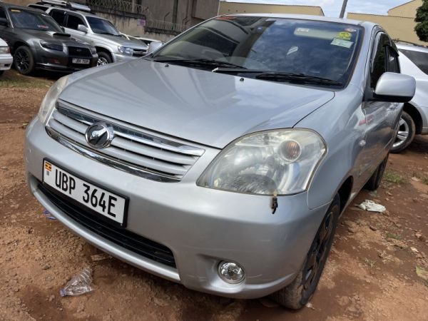 2005 Toyota raum photo