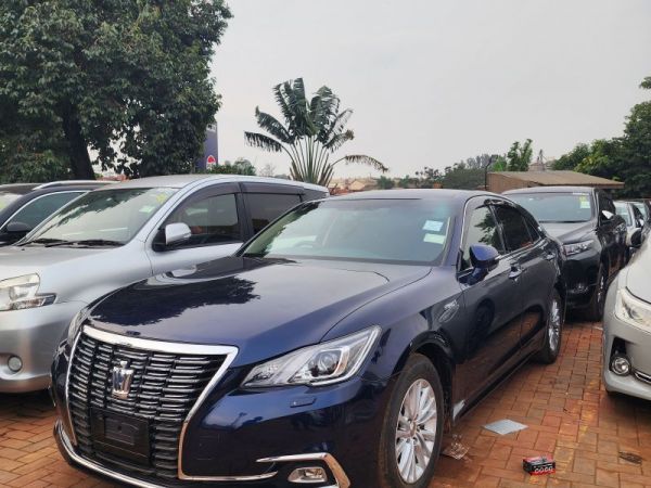 2016 Toyota Crown photo