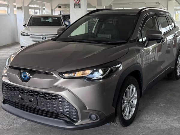 2022 Toyota Corolla Cross S Hybrid photo