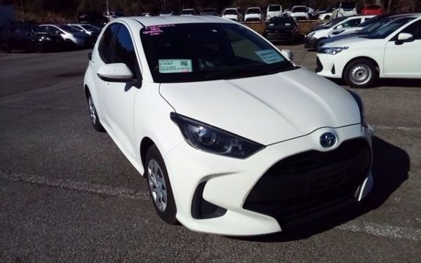 2023 Toyota Yaris  X photo